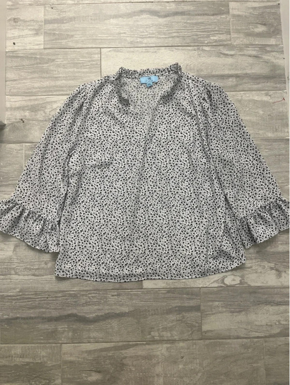 CeCe Black and White 3/4 Sleeve Blouse